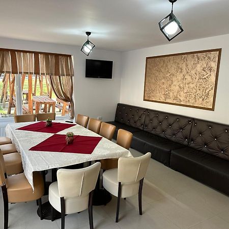 Cabana Sarmis Costesti Luaran gambar