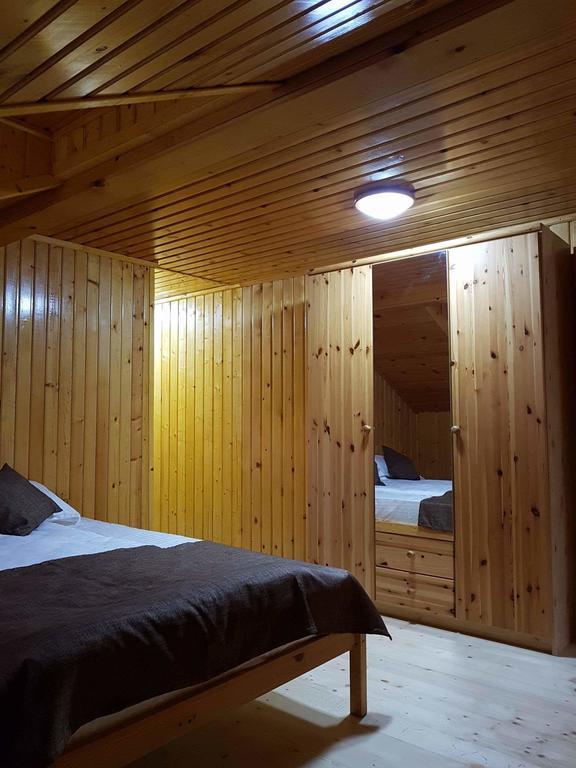 Cabana Sarmis Costesti Luaran gambar