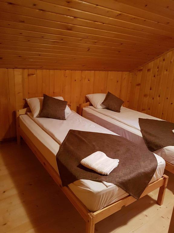 Cabana Sarmis Costesti Luaran gambar