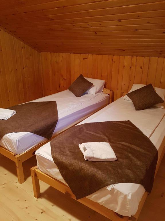 Cabana Sarmis Costesti Luaran gambar