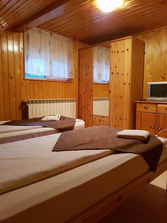 Cabana Sarmis Costesti Luaran gambar