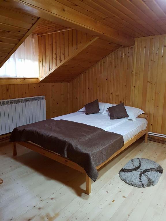 Cabana Sarmis Costesti Luaran gambar